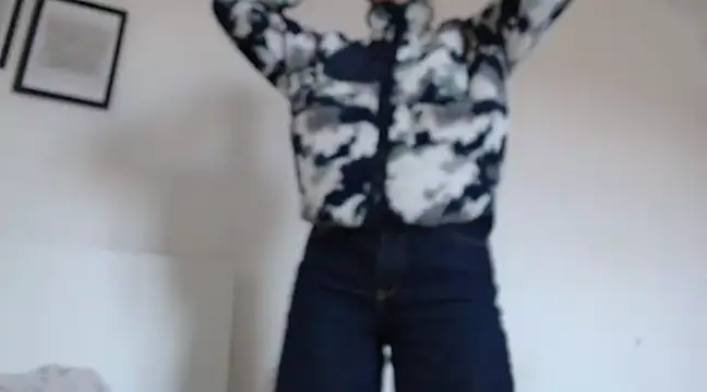 ocean eyess  online show from February 19, 2025, 2:55 pm