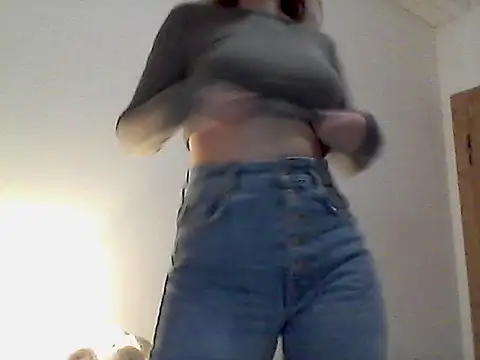 Snapshot of ocean_eyess_ chatting on April 21, 2026, 6:44 pm ocean eyess online show from April 21, 2026, 6:44 pm