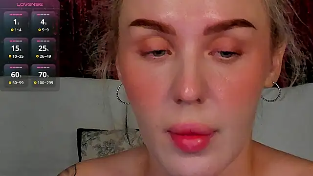 LianaFord online show from October 25, 2025, 8:03 pm