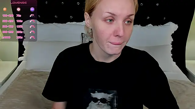 LianaFord online show from November 27, 2025, 8:33 pm