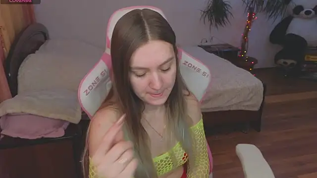 CyrilaPuff online show from December 19, 2024, 6:45 am