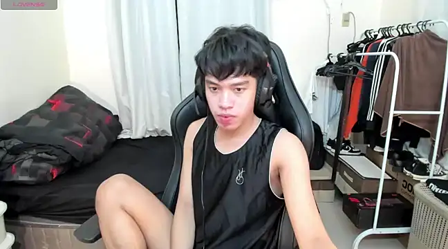 Snapshot of Lightjt04 chatting on March 14, 2025, 2:20 am Lightjt04 online show from March 14, 2025, 2:20 am