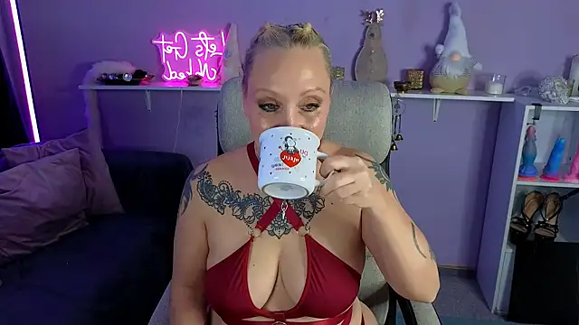 Jan ina online show from December 4, 2025, 1:53 pm