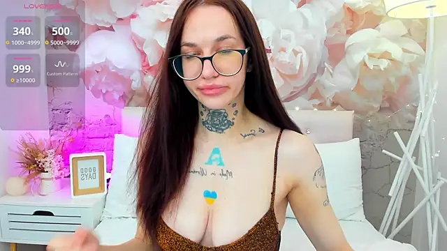 Snapshot of SarahLust chatting on November 22, 2025, 1:10 pm SarahLust online show from November 22, 2025, 1:10 pm