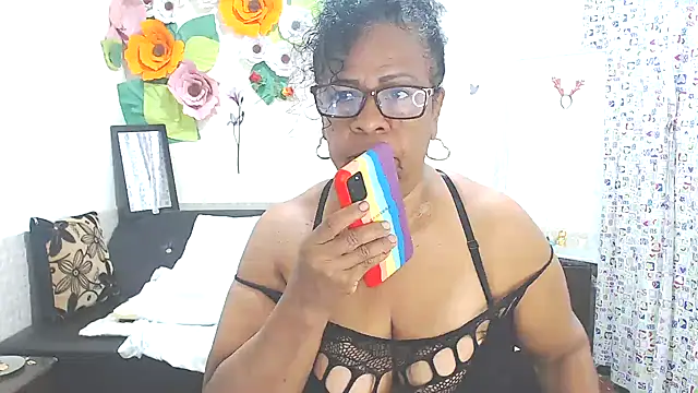 Yayis-hot-sexyw online show from February 23, 2025, 6:56 pm