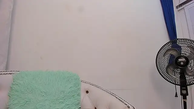 Cleopatra Trans online show from March 18, 2025, 9:42 am