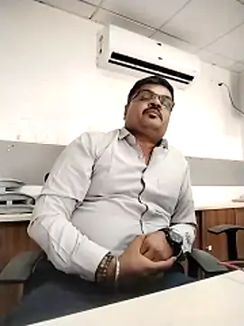 Desi Londa 143 online show from March 19, 2026, 9:35 am