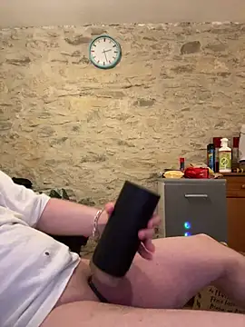 yann2392 online show from May 15, 2026, 5:42 pm