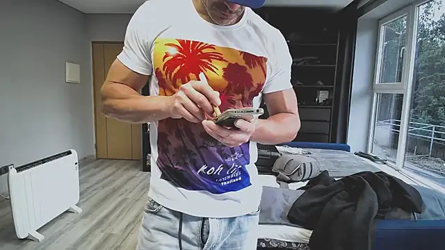 samricci21 online show from December 14, 2025, 4:23 pm