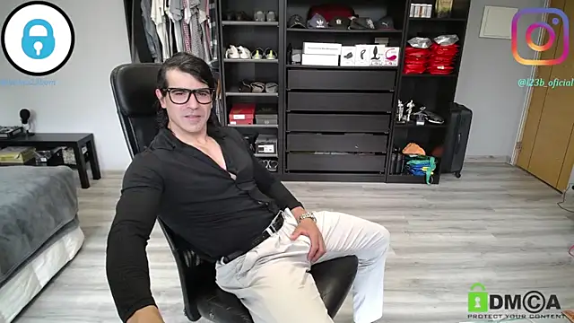 Snapshot of samricci21 chatting on April 8, 2026, 1:11 pm samricci21 online show from April 8, 2026, 1:11 pm