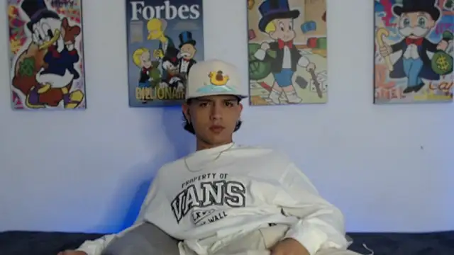 Snapshot of andersonZ998 chatting on February 6, 2025, 5:03 am andersonZ998 online show from February 6, 2025, 5:03 am