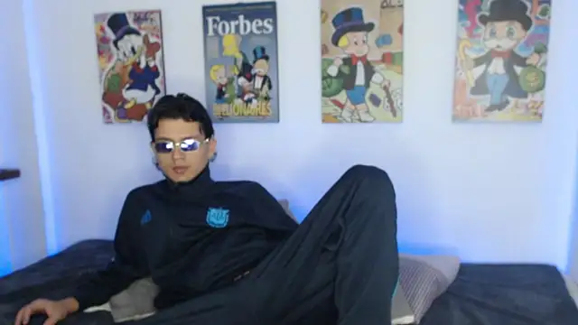 Snapshot of andersonZ998 chatting on February 11, 2025, 5:26 am andersonZ998 online show from February 11, 2025, 5:26 am