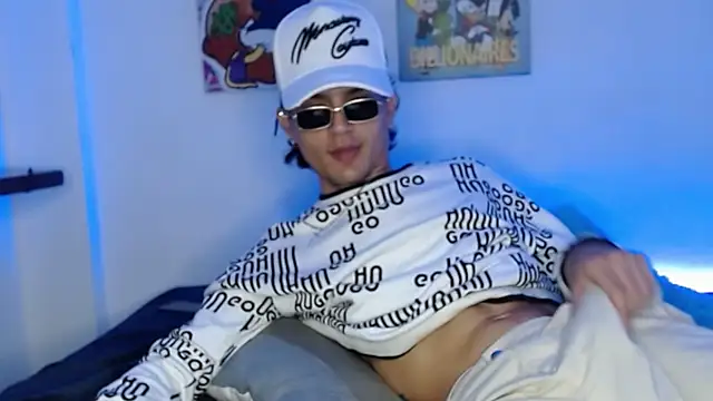 Snapshot of andersonZ998 chatting on February 20, 2025, 1:03 am andersonZ998 online show from February 20, 2025, 1:03 am