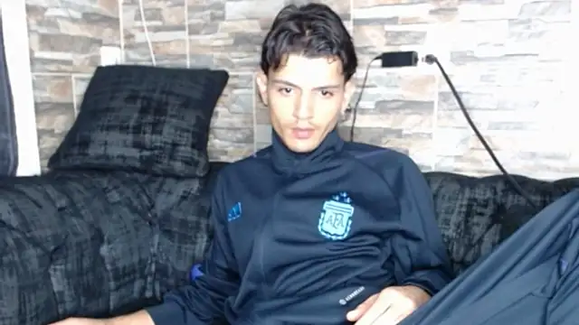 Snapshot of andersonZ998 chatting on March 15, 2025, 2:14 am andersonZ998 online show from March 15, 2025, 2:14 am