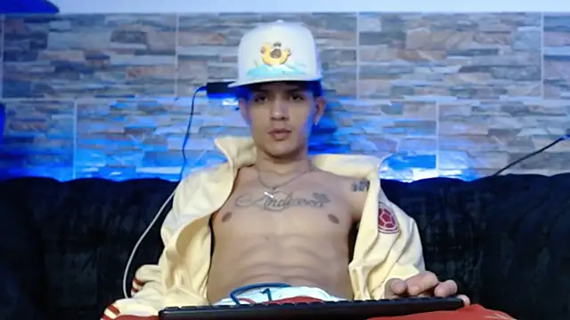 Snapshot of andersonZ998 chatting on March 19, 2025, 12:48 am andersonZ998 online show from March 19, 2025, 12:48 am