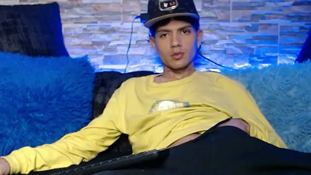 Snapshot of andersonZ998 chatting on March 20, 2025, 6:52 am andersonZ998 online show from March 20, 2025, 6:52 am