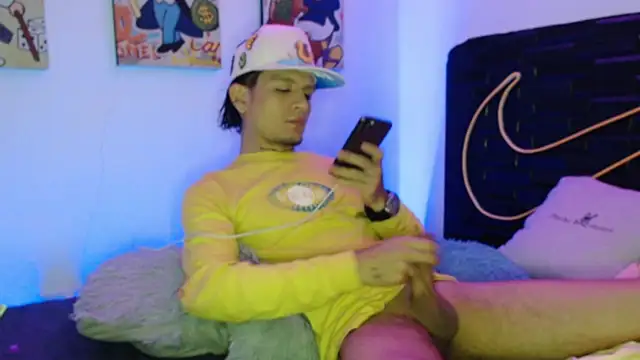 Snapshot of andersonZ998 chatting on September 24, 2025, 5:11 am andersonZ998 online show from September 24, 2025, 5:11 am