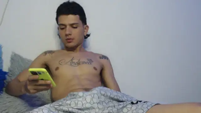 Snapshot of andersonZ998 chatting on October 2, 2025, 4:30 am andersonZ998 online show from October 2, 2025, 4:30 am