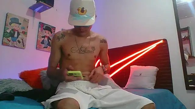 Snapshot of andersonZ998 chatting on October 13, 2025, 8:09 pm andersonZ998 online show from October 13, 2025, 8:09 pm