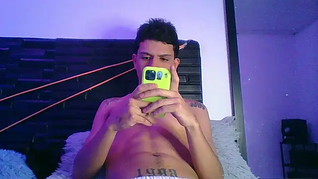 Snapshot of andersonZ998 chatting on October 16, 2025, 4:57 am andersonZ998 online show from October 16, 2025, 4:57 am