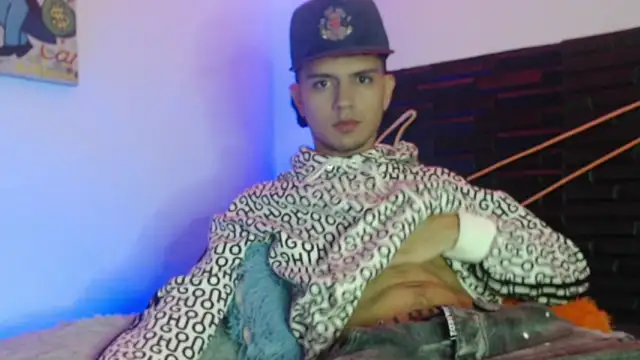 Snapshot of andersonZ998 chatting on October 26, 2025, 2:17 am andersonZ998 online show from October 26, 2025, 2:17 am