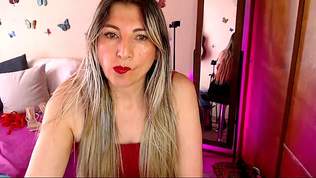 Jolie-Mature online show from March 12, 2026, 7:20 pm