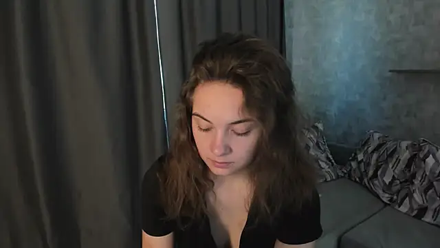 KristinaLoison online show from May 18, 2026, 12:11 pm