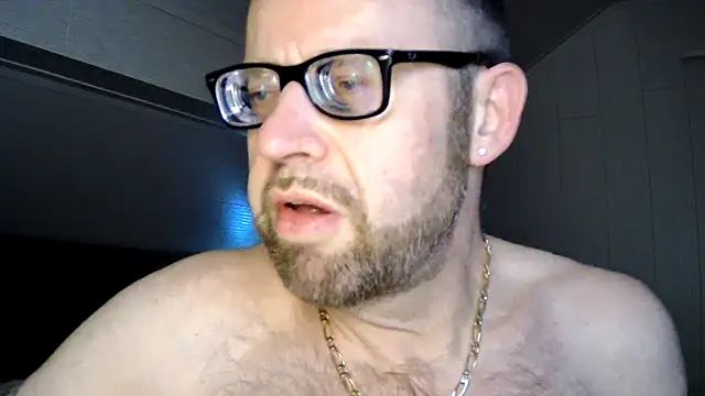 Snapshot of FABIOGLASSES chatting on October 3, 2025, 11:13 pm FABIOGLASSES online show from October 3, 2025, 11:13 pm