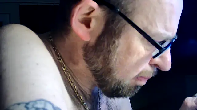 Snapshot of FABIOGLASSES chatting on November 15, 2025, 1:47 am FABIOGLASSES online show from November 15, 2025, 1:47 am