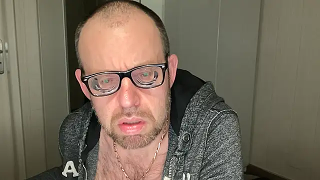 FABIOGLASSES online show from November 23, 2025, 12:32 am