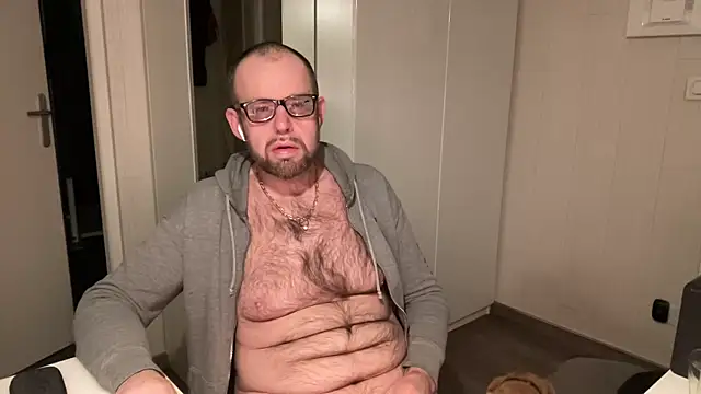 FABIOGLASSES online show from November 24, 2025, 11:48 pm