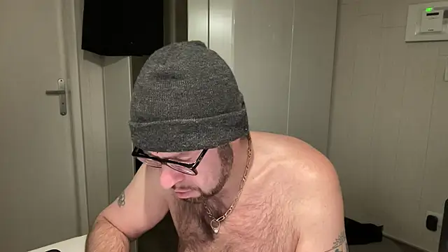 FABIOGLASSES online show from January 5, 2026, 10:02 pm