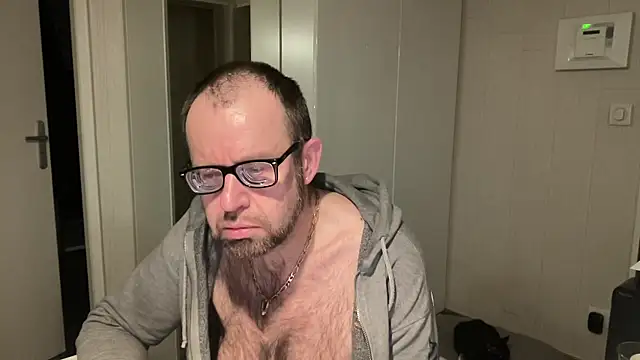 FABIOGLASSES online show from February 8, 2026, 10:35 pm