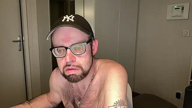 FABIOGLASSES online show from April 4, 2026, 10:29 pm