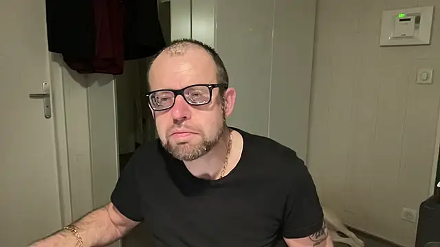 FABIOGLASSES online show from April 14, 2026, 7:20 pm