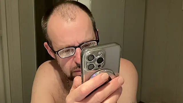 FABIOGLASSES online show from May 26, 2026, 10:06 pm