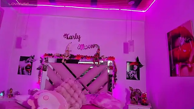 Snapshot of Karly_moon chatting on December 6, 2024, 7:21 am Karly moon online show from December 6, 2024, 7:21 am