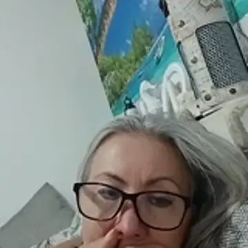 EvaRobinson online show from July 9, 2026, 5:11 am