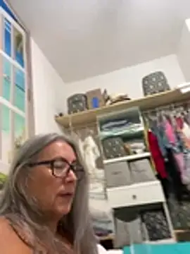 EvaRobinson online show from July 31, 2026, 3:39 am