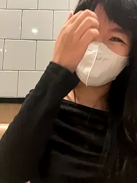 Onee-Chew online show from November 22, 2025, 3:49 am