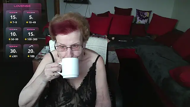 HeisseomaOriginal online show from February 4, 2025, 8:35 am