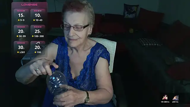 HeisseomaOriginal online show from November 26, 2025, 8:15 am