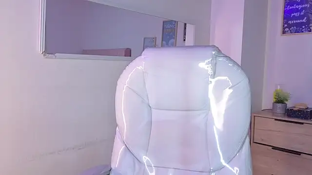 bluee hazell online show from April 21, 2026, 11:49 am