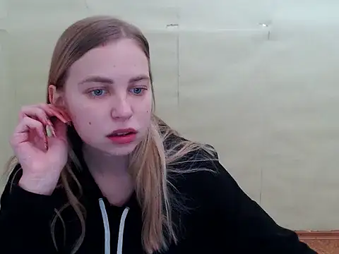 klerkarina online show from December 3, 2024, 6:04 am