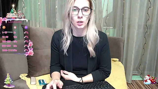 Snapshot of lovingfeetheels chatting on December 30, 2024, 6:53 am lovingfeetheels online show from December 30, 2024, 6:53 am