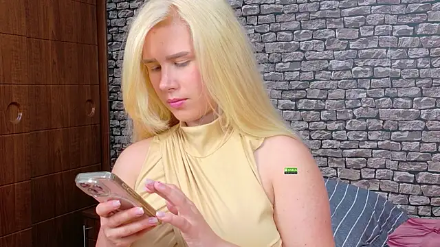 Snapshot of CuteBlondeMe chatting on July 14, 2026, 4:02 pm CuteBlondeMe online show from July 14, 2026, 4:02 pm