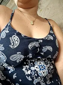 Snapshot of ValeriaSantos- chatting on May 14, 2026, 12:45 pm ValeriaSantos- online show from May 14, 2026, 12:45 pm