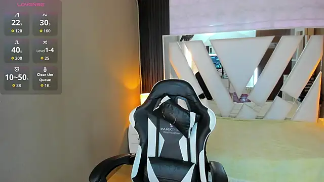 Linda4Petite online show from March 28, 2026, 6:29 pm