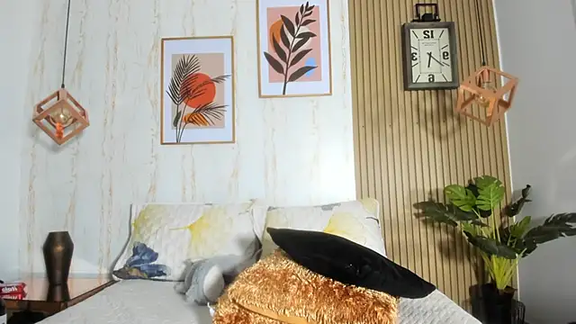 CameronCollins  online show from February 3, 2025, 10:43 pm