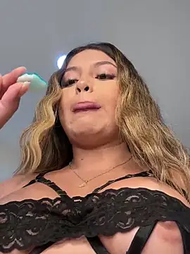 lunablossom  online show from January 14, 2025, 9:51 pm